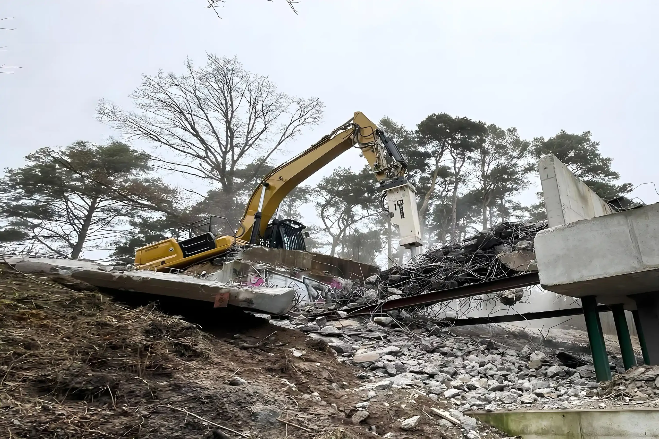 Hydraulic Breaker for Building Demolition