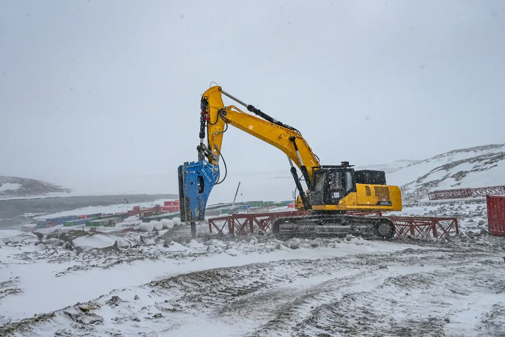 Hydraulic Breaker Winter Operation: Maximizing Performance in Cold Weather