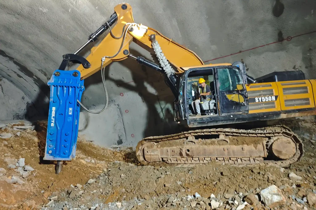 Hydraulic Breaker Use for Scaling Tunnel Walls: Best Practices